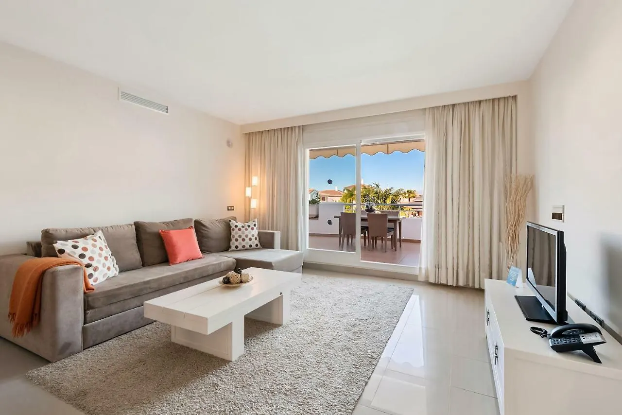 아파트 Cortijo Del Mar Resort 에스테포나